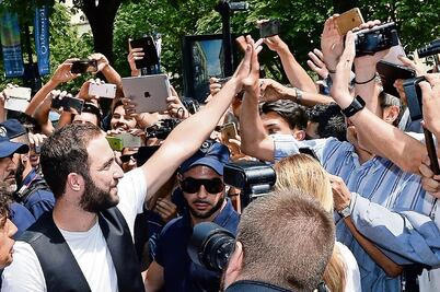 Higuaín se disculpa con fans del Napoli