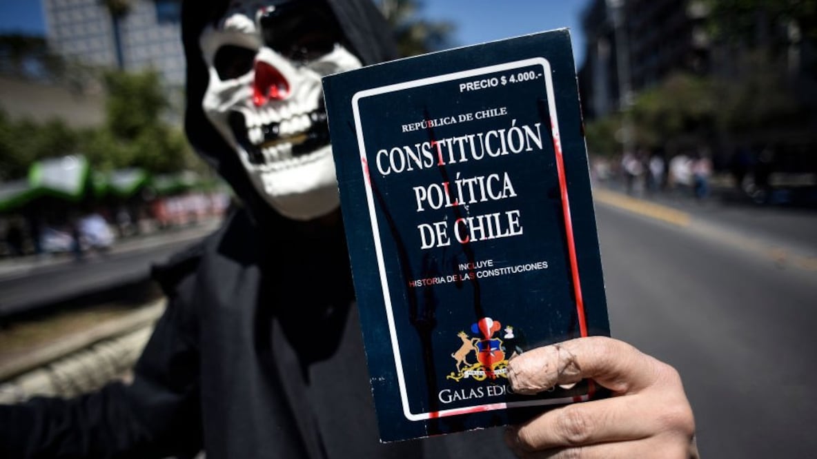 Una de las principales demandas de los chilenos durante las protestas fue el cambio de la actual Constitución, ampliamente criticada por haber sido creada en 1980 durante el régimen militar de Augusto Pinochet. Foto: Getty Images