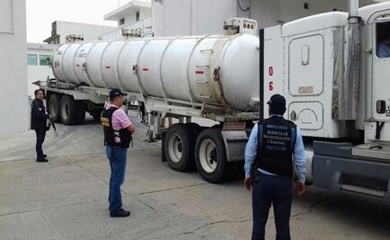 PGR asegura pipa de combustible en Veracruz 