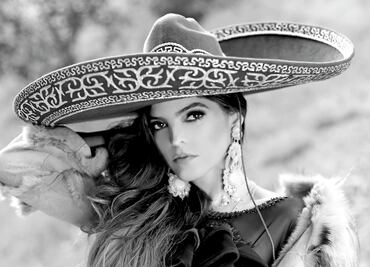 50 mariachis inspiran encierro de Ana Bárbara