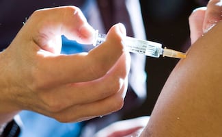 Desinformación sobre vacunas contra sarampión "alimenta brotes y cuesta vidas": OMS; destaca que "funcionan, son seguras y salvan vidas"