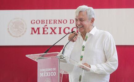 Minimiza AMLO problema de sargazo; gobierno de Q Roo dice que recogen mil toneladas diarias