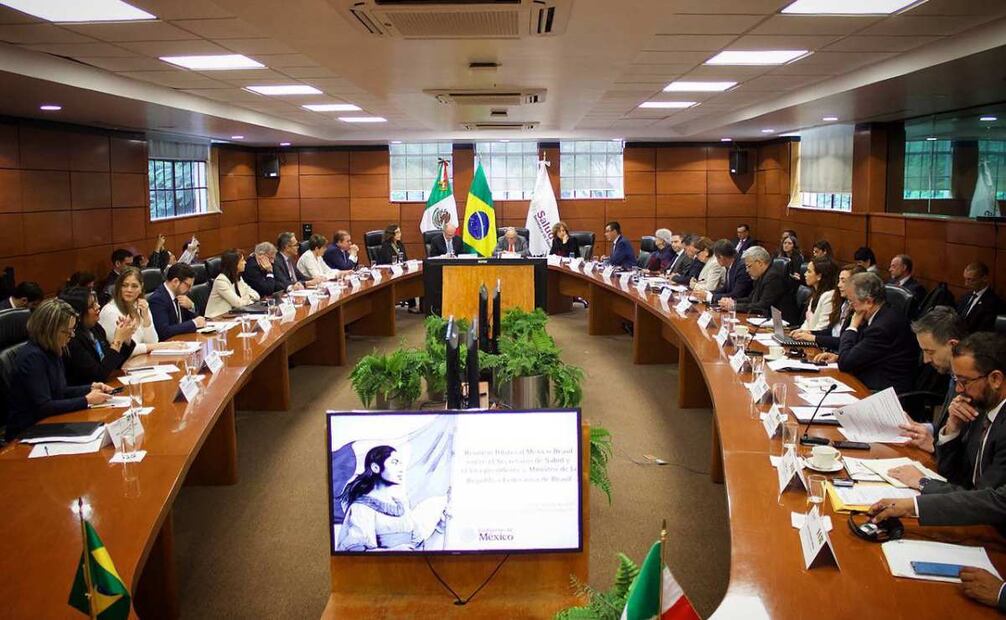 Ambos convenios fueron firmados por el secretario de Salud, David Kershenobich, y el vicepresidente de Brasil, Geraldo Alckmin este jueves 28 de agosto de 2025. Foto: Especial