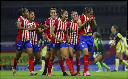 Chivas humilla al América en el Clásico de la Liga MX Femenil
