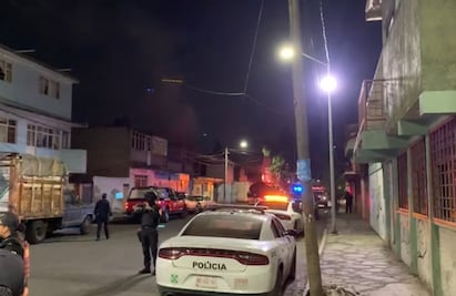Evacuan a más de 100 vecinos por incendio de recicladora en Santa María Aztahuacán, Iztapalapa