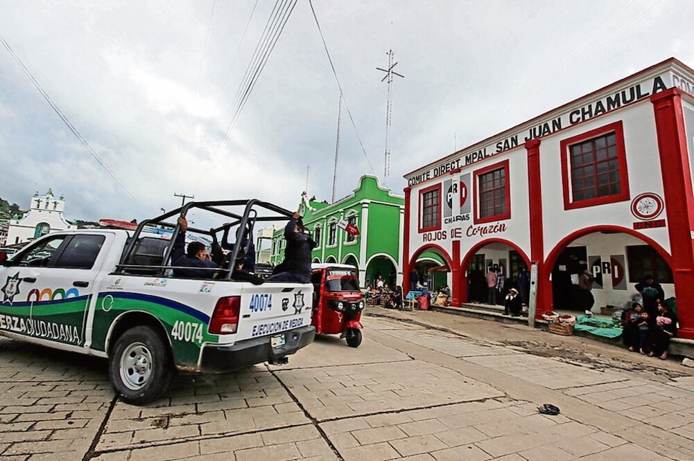 Tras el asesinato del edil de Chamula y cuatro colaboradores el sábado, policías vigilan el municipio (ARCHIVO EL UNIVERSAL)