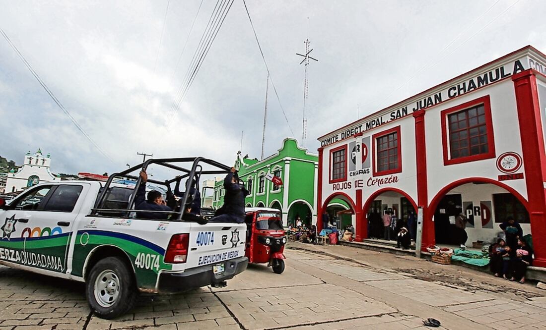 Tras el asesinato del edil de Chamula y cuatro colaboradores el sábado, policías vigilan el municipio (ARCHIVO EL UNIVERSAL)