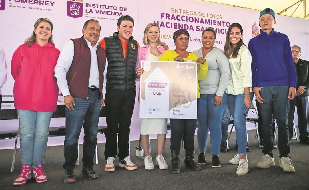 El gobernador entregó a 852 familias igual número de lotes en el Fraccionamiento Hacienda San Miguel, que es el número 413. Foto: ESPECIAL