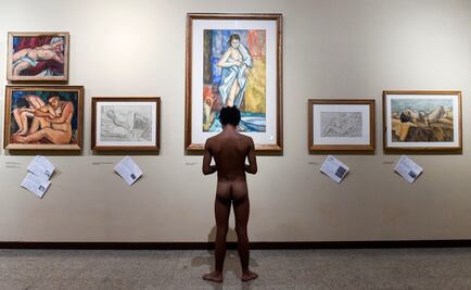 Nudistas, el público de un museo de Medellín