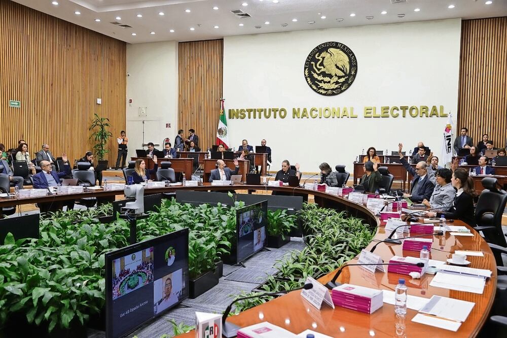 Según dictámenes de fiscalización de 2022, los partidos tienen infracciones de años previos sin subsanar. Foto: Archivo | El Universal