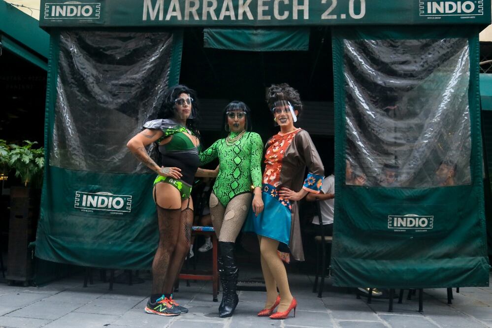 El personal del Marrakech 2.0 porta caretas, cubrebocas y en la entrada hay ta p etes sanitizantes y se ofrece gel antibacterial. Los empleados están felices de regresar. FOTOS. FERNANDA ROJAS. EL UNIVERSAL