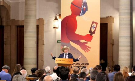 Ken Salazar celebra participación de EU en el Cervantino, por primera vez en 50 años