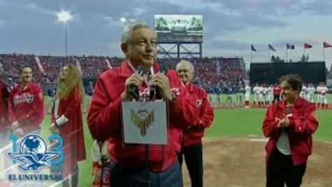 Abuchea “porra fifí” a AMLO en inauguración de estadio
