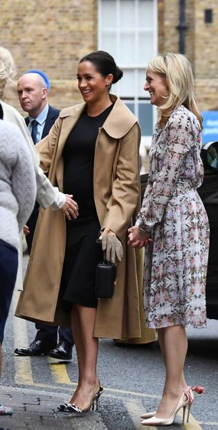 Meghan Markle luce un look premamá digno de oficina