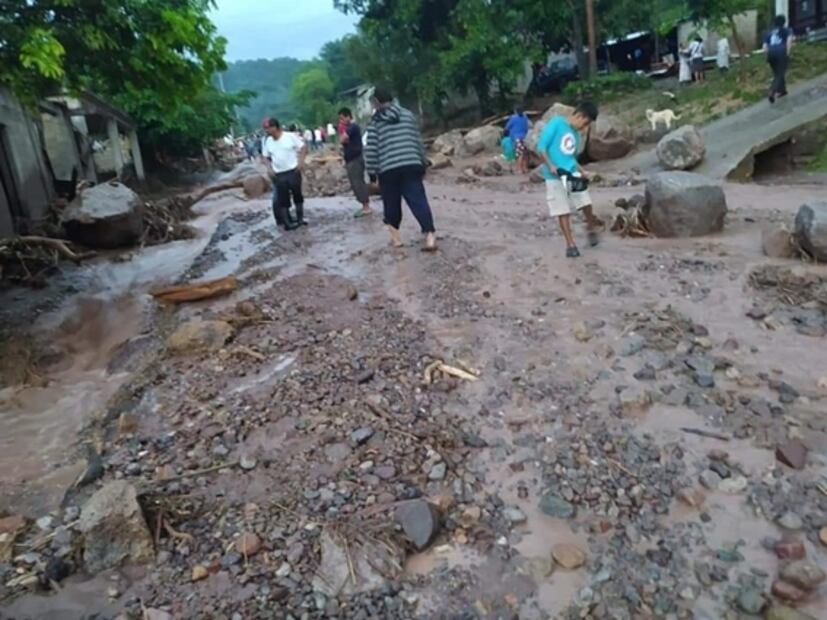 Desgajamiento de cerro en Chiapas deja un muerto y 15 heridos