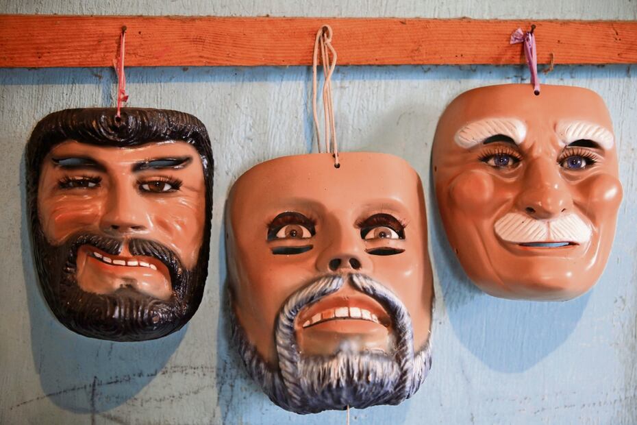 Las máscaras son exportadas a Estados Unidos y se han popularizado entre los mixtecos que migran. Foto: Edwin Hernández