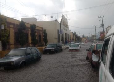 Canal El Chapulín se desborda y afecta municipios en Edomex