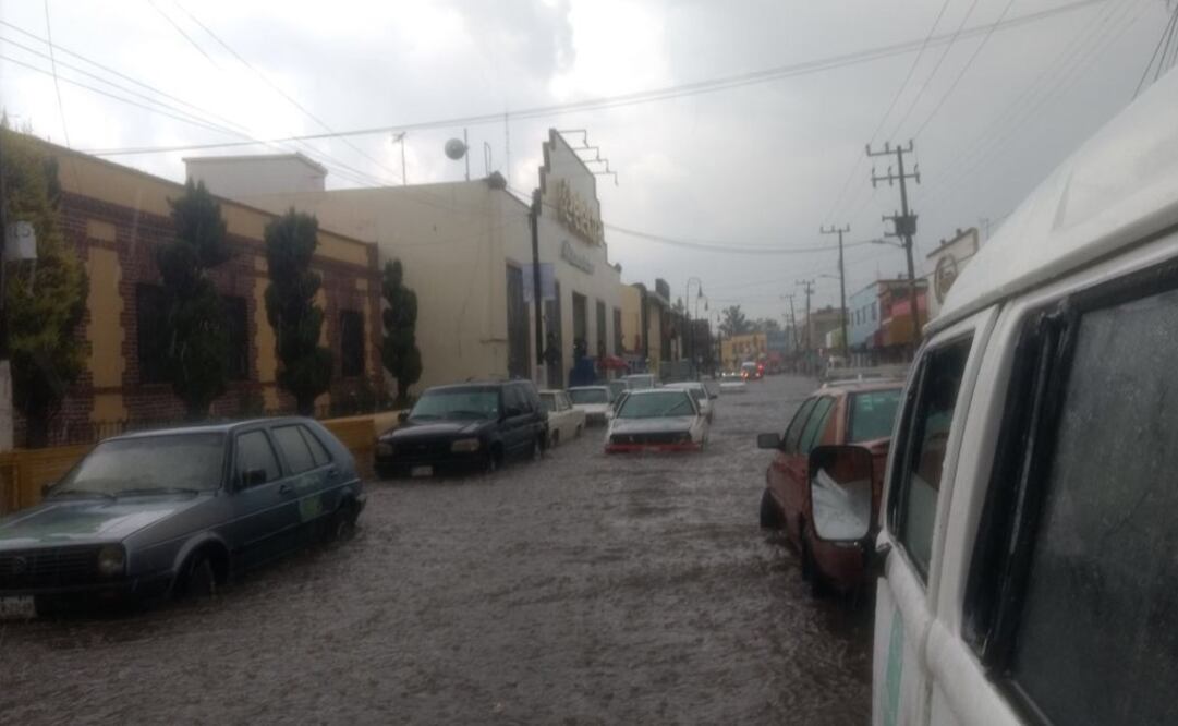 Canal El Chapulín se desborda y afecta municipios en Edomex