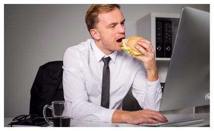 ¿Por qué no es bueno comer en tu escritorio?