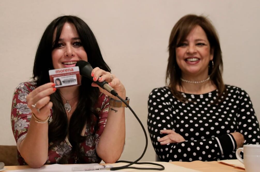Las fundadoras de la organización Mujeres de Hierro, Verónica Martínez Sentíes y Lorena Villavicencio, anunciaron su salida del PRI para adherirse a Morena. Foto: Iván Stephens/EL UNIVERSAL