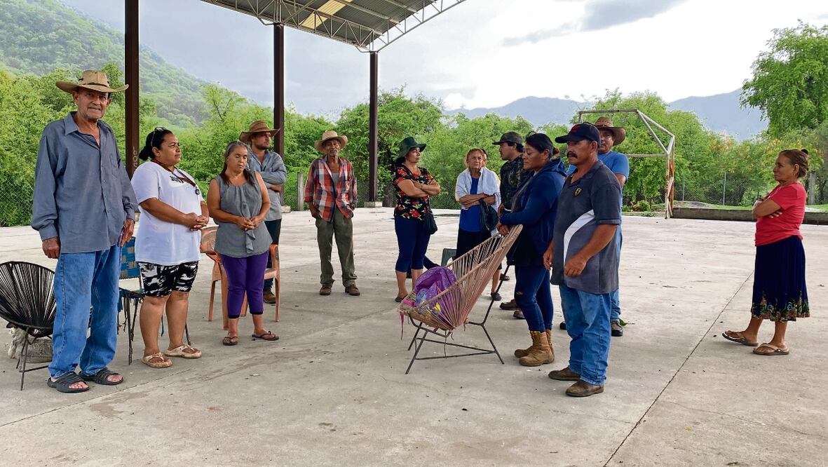 Habitantes desplazados de varios pueblos de la zona de la Tierra Caliente michoacana se reunieron en la localidad de Acatlán. Foto: de Carlos Arrieta. El Universal