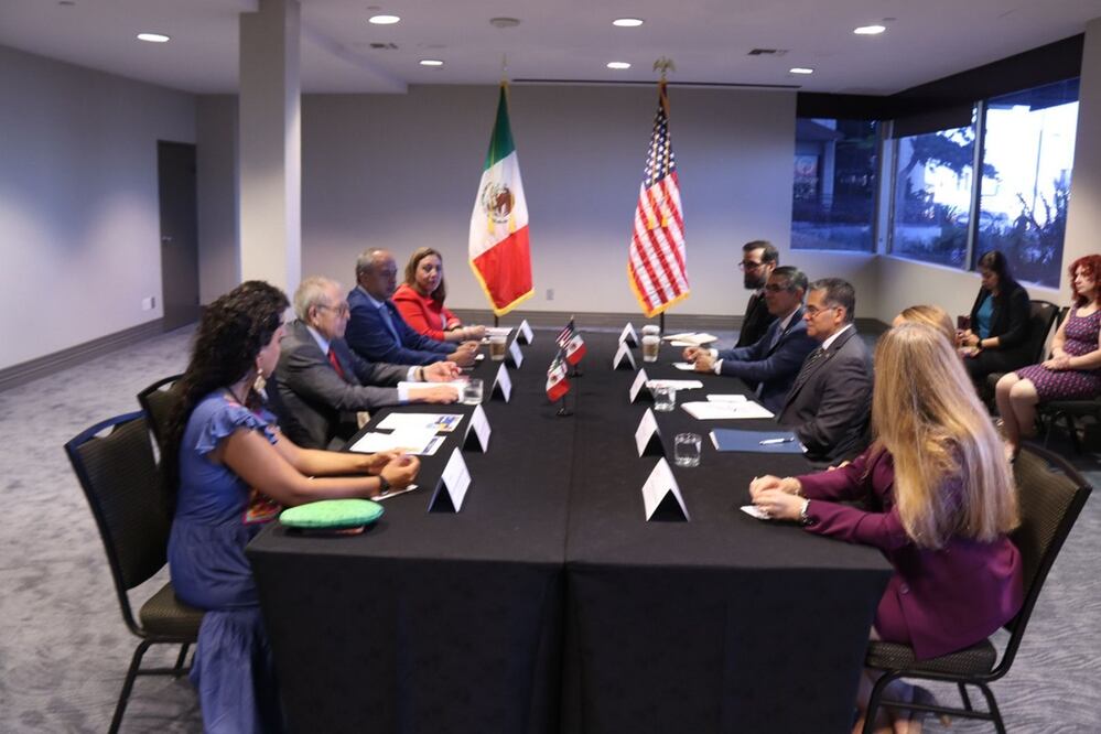 Los secretarios de Salud de Estados Unidos, Xavier Becerra, y de México, Jorge Alcocer, inauguraron este jueves en San Diego la vigésimo tercera Semana Binacional de Salud. Foto: tomada de X, antes Twitter, de Carlos González Gtez, cónsul general de México en San Diego.