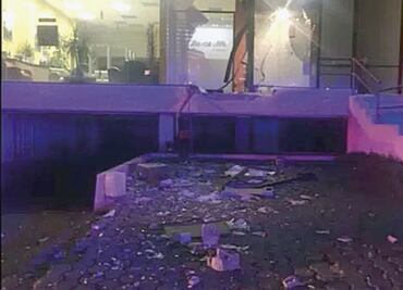 Usan camioneta para arrancar un cajero en Satélite