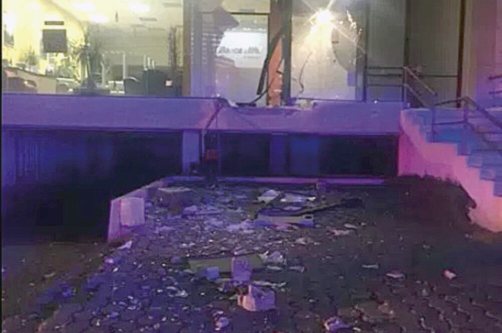 Vecinos de la plaza de donde sustrajeron la máquina dijeron que se escuchó un ruido muy fuerte; autoridades no encontraron indicios de explosiones (ESPECIAL)