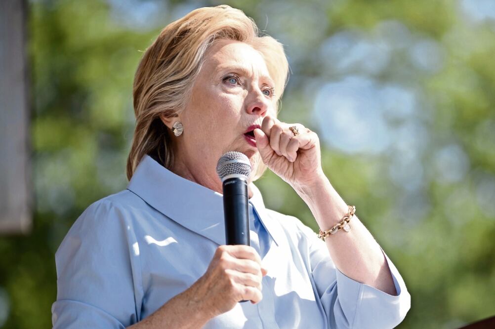 Hillary Clinton, abanderada demócrata a la Casa Blanca, tuvo un ataque de tos el lunes pasado durante un mitin en Cleveland, Ohio (ARCHIVO. AP)