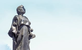 Paseo de las ancestras, esculturas sin consulta