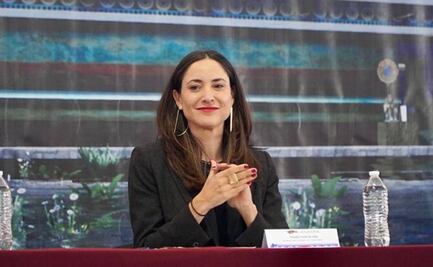 Claudia Curiel aplaude programas sociales durante comparecencia