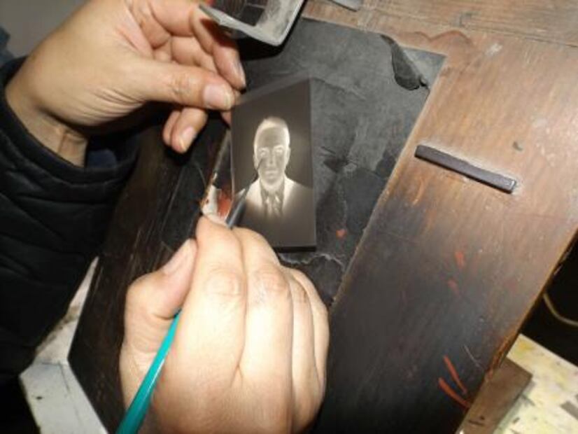 Antes las fotografías se retocaban a mano