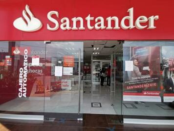 En plena quincena, falla aplicación de Santander; equipo técnico del banco revisa el incidente