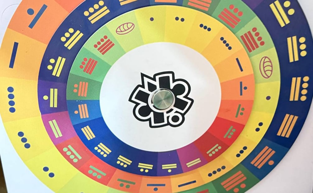 El sistema de numeración maya cuenta con una base en puntos, rayas y el número cero. Foto: Cortesía de Herminia Hernández.