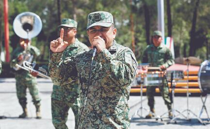 Tamborazos, no balazos; banda sinaloense de la Defensa da enfoque positivo a corridos