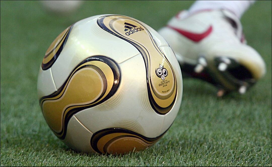 El balón de la final de la Copa del Mundo del 2006. Foto: EFE