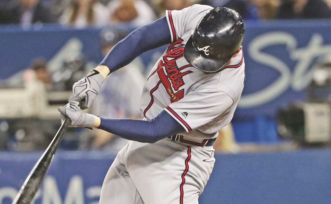 Freddie Freeman pegó un hit de tres carreras en el sexto rollo. (AFP)