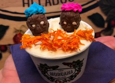 Organizan venta nocturna y secreta de helado de pan de muerto