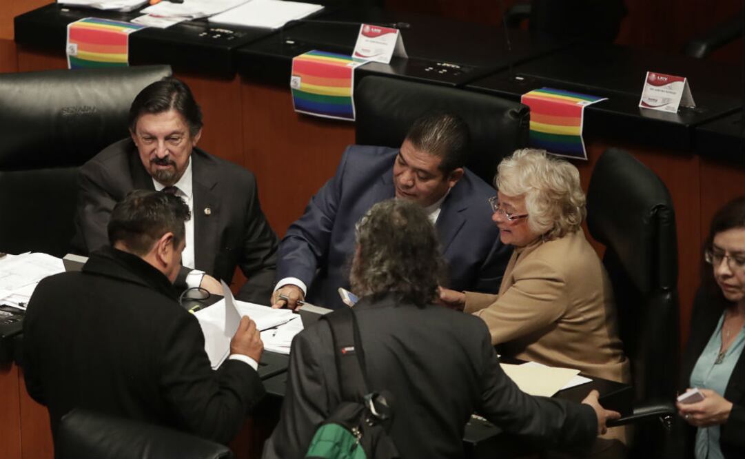 Los senadores Napoleón Gómez Urrutia y Olga Sánchez Cordero en el Senado de la República. FOTO: Ivan Stephens | EL UNIVERSAL