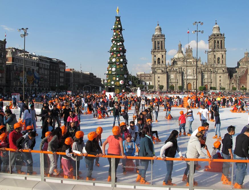 Entérate. Horario especial en pista de hielo del Zócalo