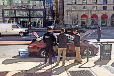 Suicidio frente a la Casa Blanca desata alerta