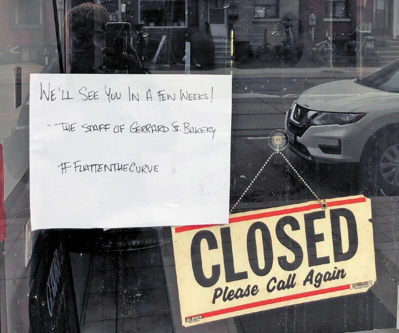 Entre las piezas de colección hay levadura, gel higienizante y mascarillas. Foto: EFE /JULIE BOGANOWICZ/ MUSEO V&A