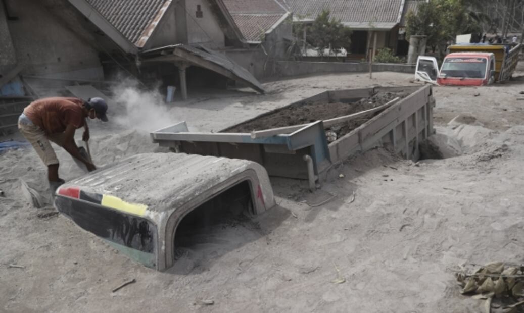 Continúa búsqueda de sobrevivientes, tras erupción de volcán Semeru en Indonesia