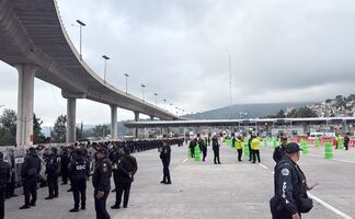 Refuerzan vigilancia en caseta de Tlalpan en la México-Cuernavaca; despliegan granaderos por cuarto día consecutivo