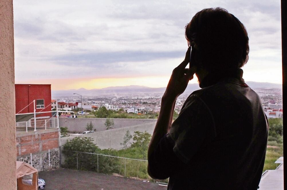 La cadena de extorsión arranca con una llamada telefónica. Los delincuentes se comunican con la víctima a la recepción de un hotel en esta temporada vacacional y solicitan una habitación al azar, engañan a la gente. (ARCHIVO EL UNIVERSAL)