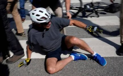 Joe Biden sufre caída de su bicicleta tras paseo en la playa
