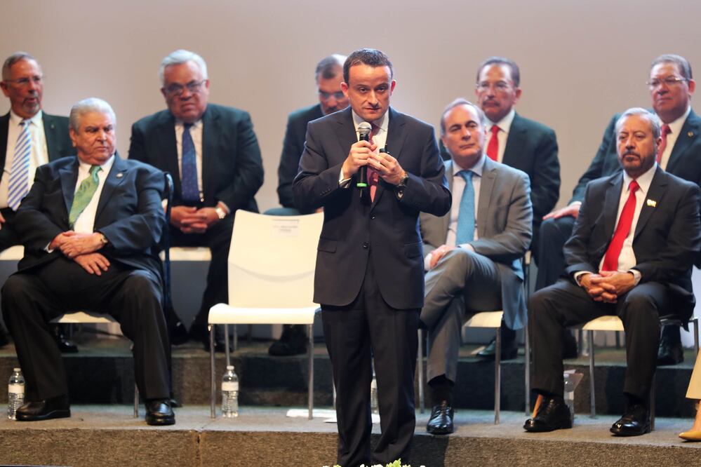 El director del IMSS, Mikel Arriola, toma la palabra durante una la presentación del nuevo modelo preventivo de enfermedades crónicas. (Juan Carlos García/EL UNIVERSAL)