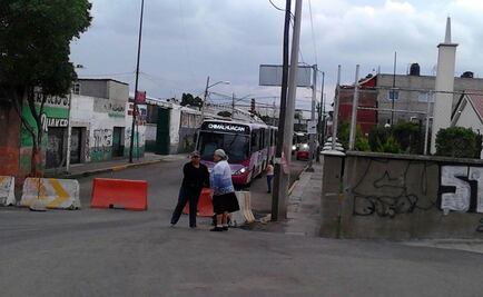 Bloquean vecinos paso de Línea 3 del Mexibús