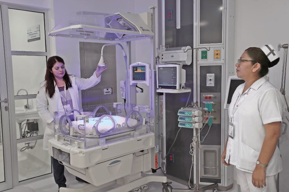 En la nueva clínica, en la sala de cuidados intensivos neonatales se mantiene aislados a los bebés (Fotos: ALEJANDRA LEYVA)