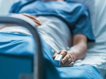 Mujer sufre "enfermedad del vampiro"; es real, el ajo podría matarla